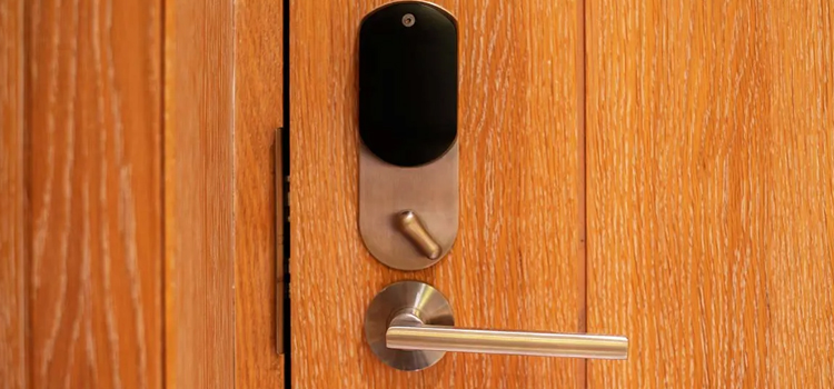 Automatic Locking Door Knob Selma